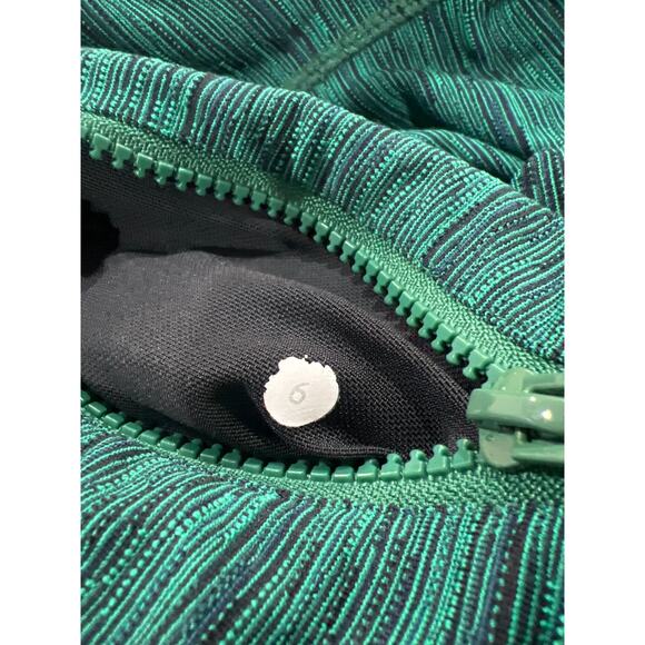 Lululemon Set: Define Jacket Sz 6, Black Capris Sz 4 & Shopping Bag - Picture 17 of 17